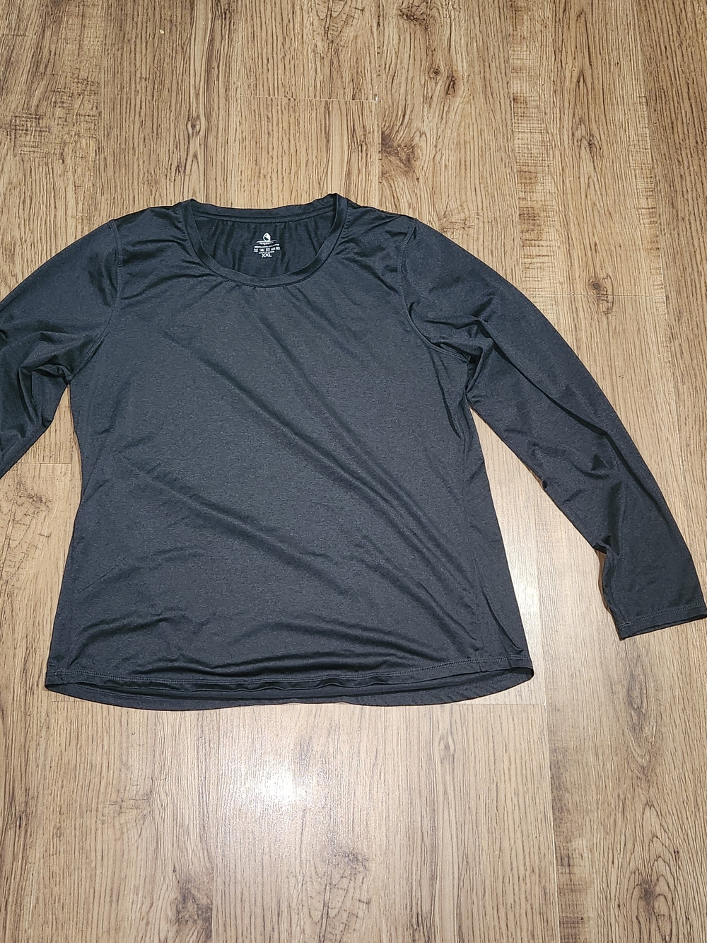 Women's Black Long-Sleeve Performance Tee